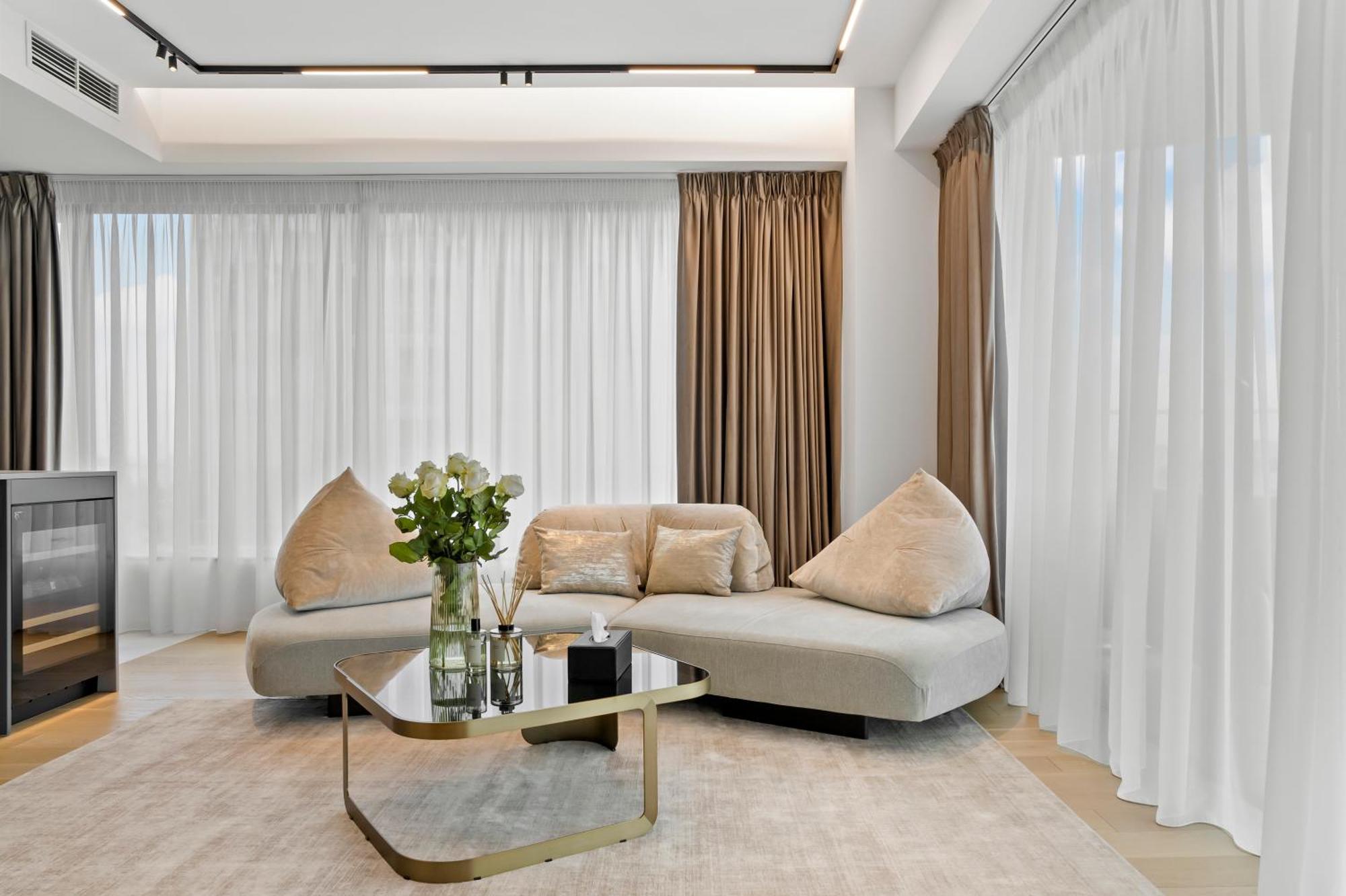 One Luxury Apartment *