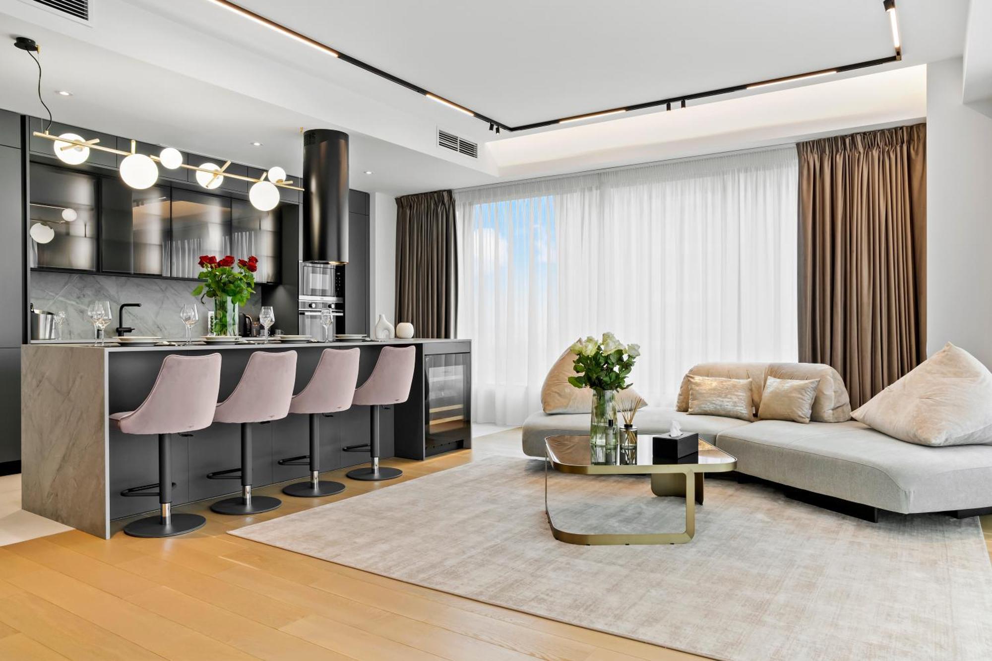 One Luxury *