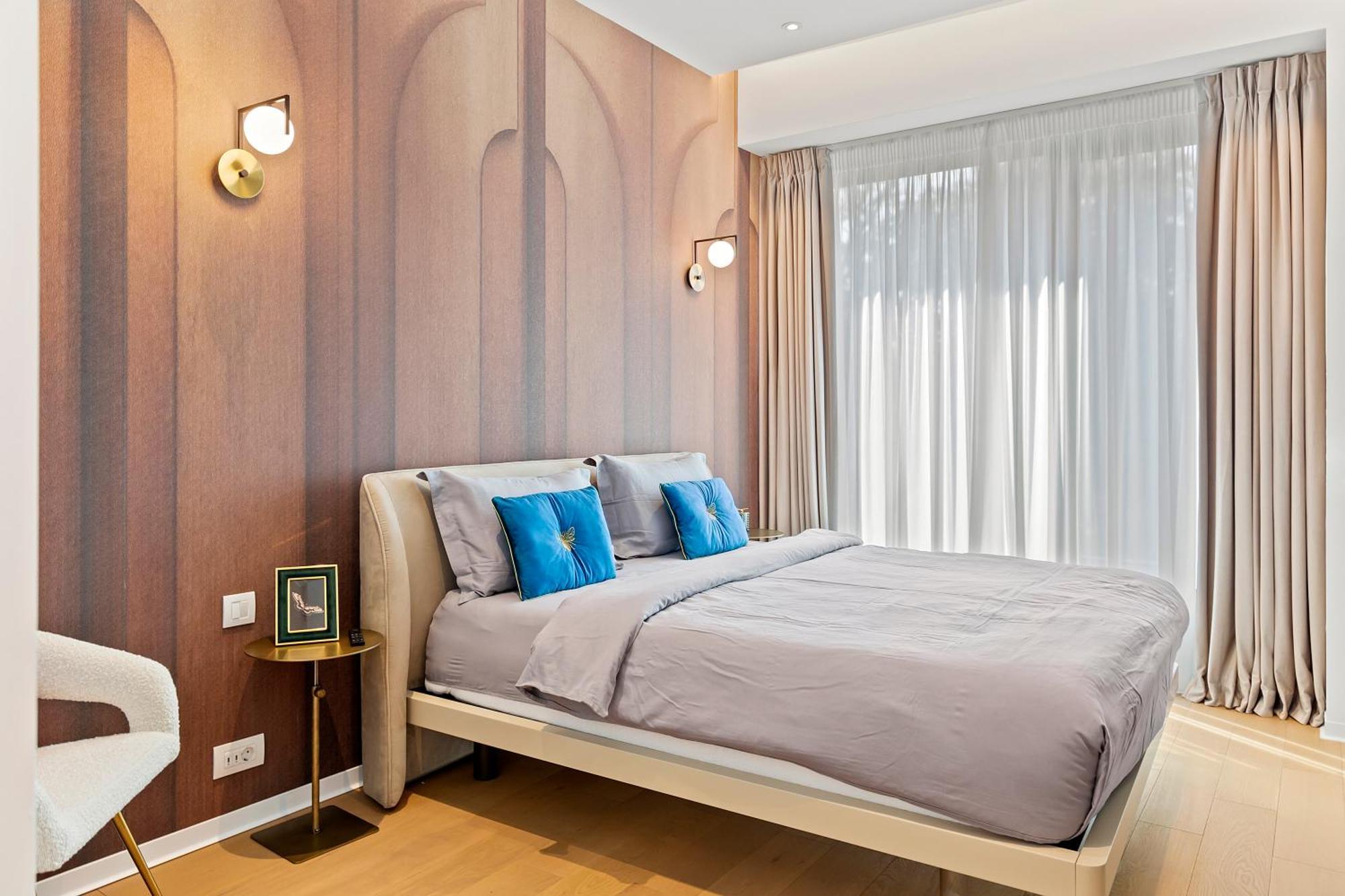 One Luxury Apartment *