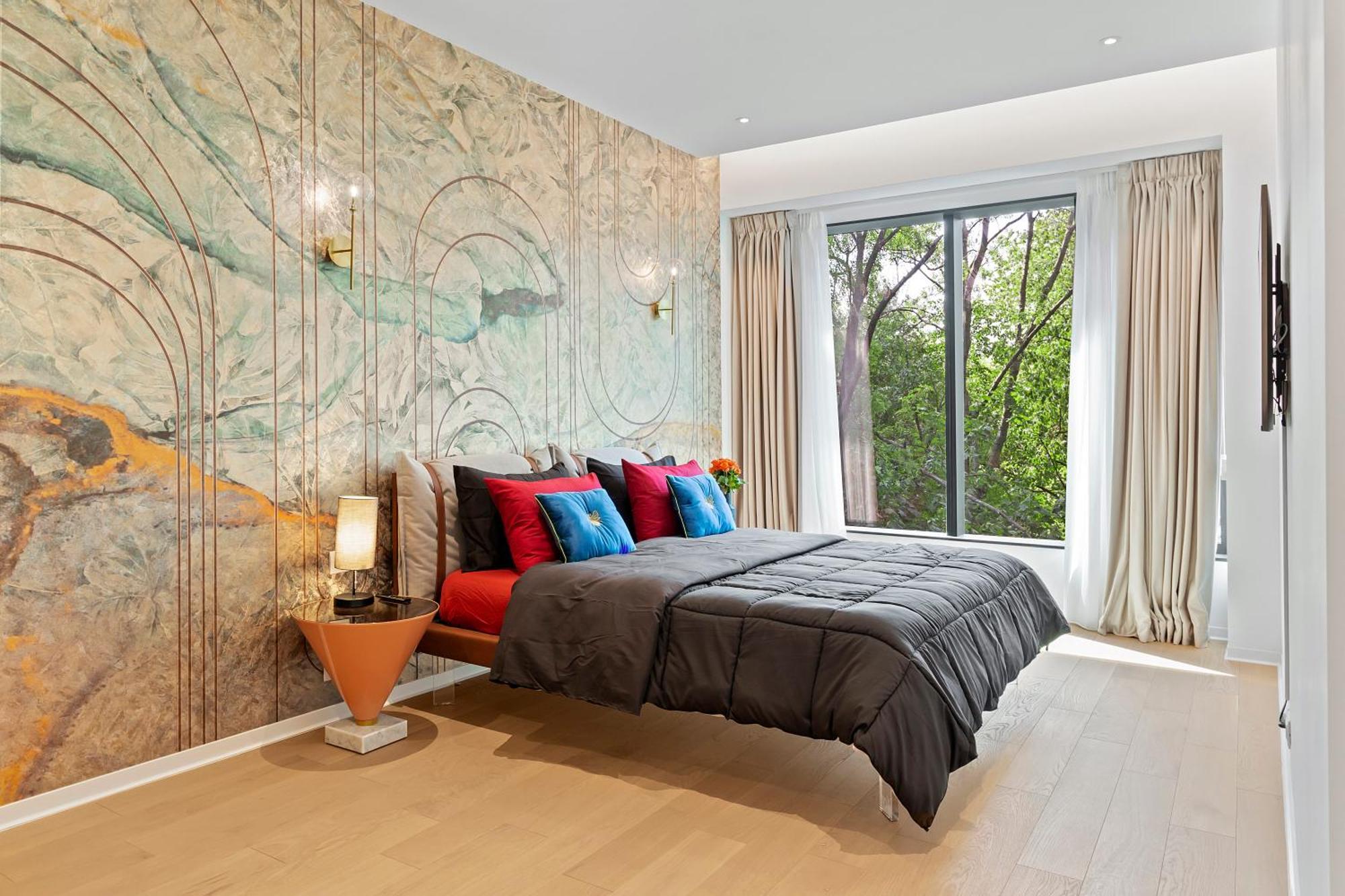 One Luxury Apartment *
